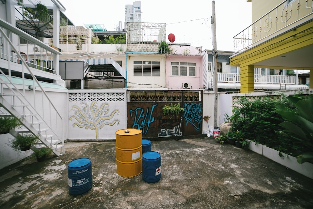 Diff Hostel 65/72