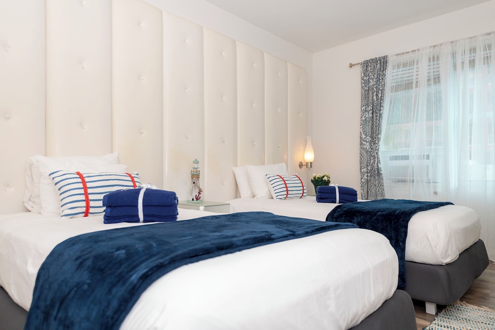 Norman's Hotel And Dining 29/62
