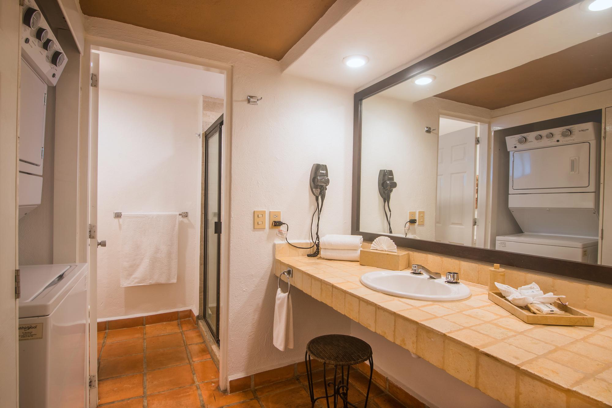 غرفة قياسية بسرير مزدوج، One Beach Street Puerto Vallarta 2/3