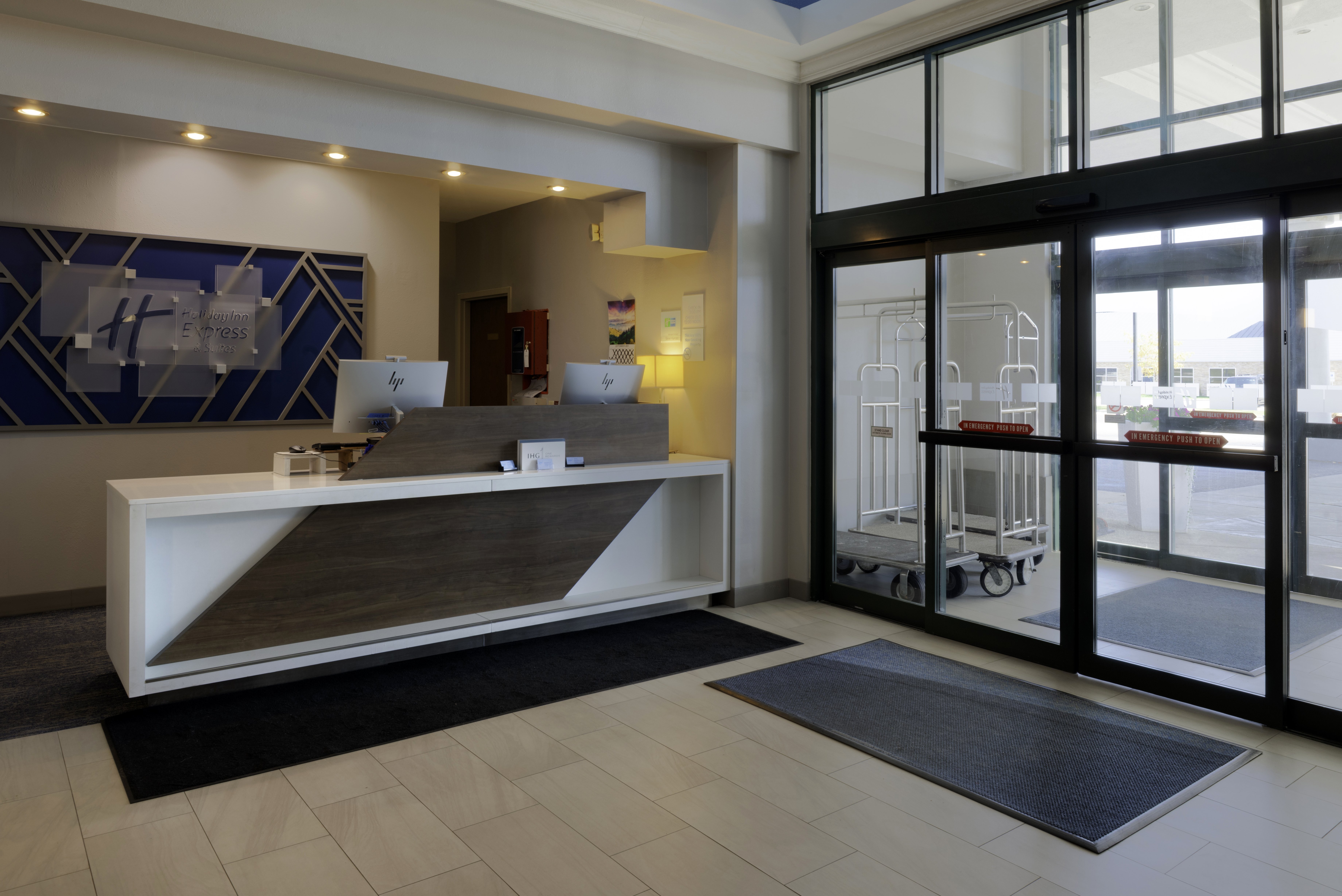 Holiday Inn Express Hotel Suites Fort Atkinson 7/74