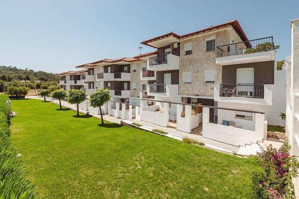 Ampelia Hotel Kassandra 46/50