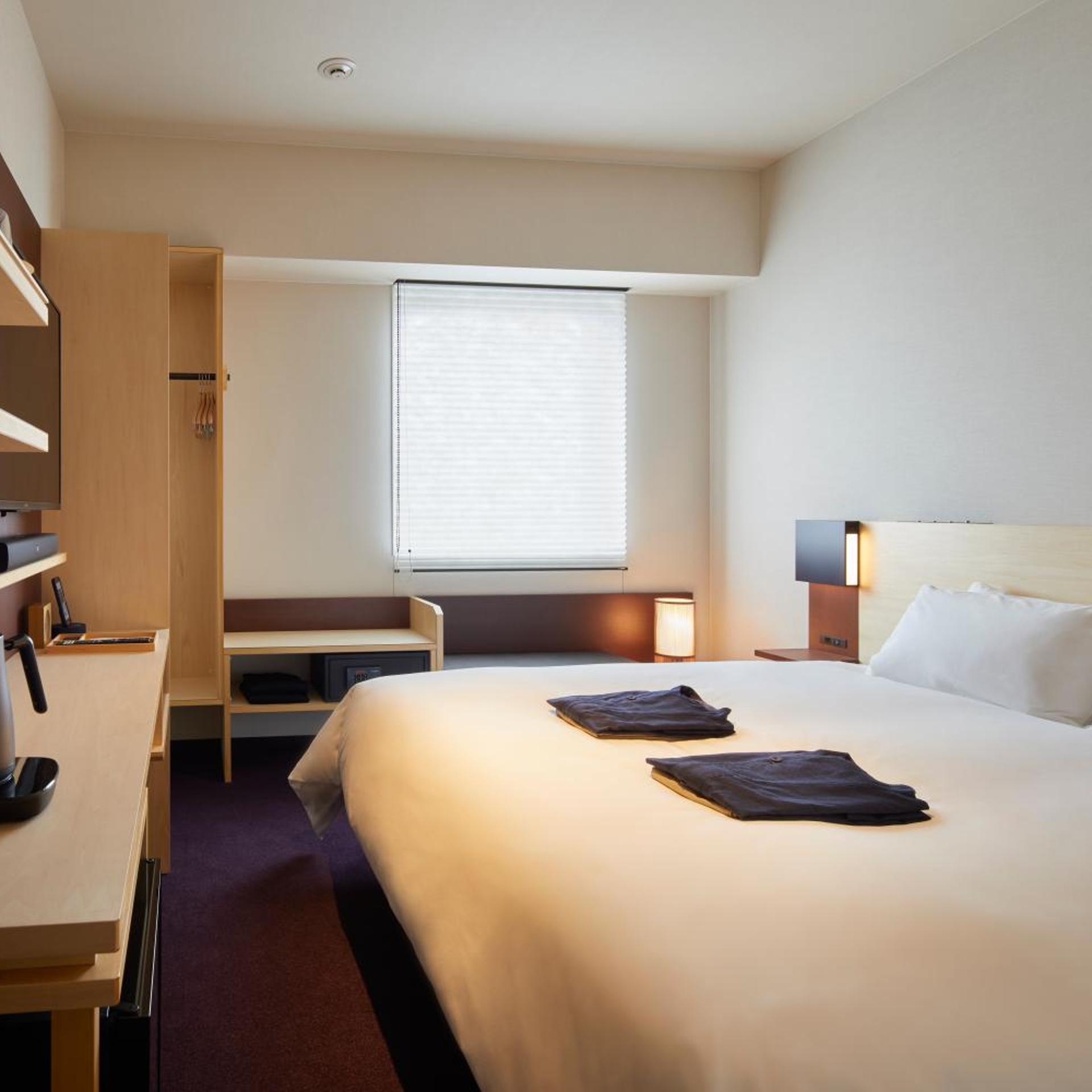 Superior, King Bed, Queen Bed