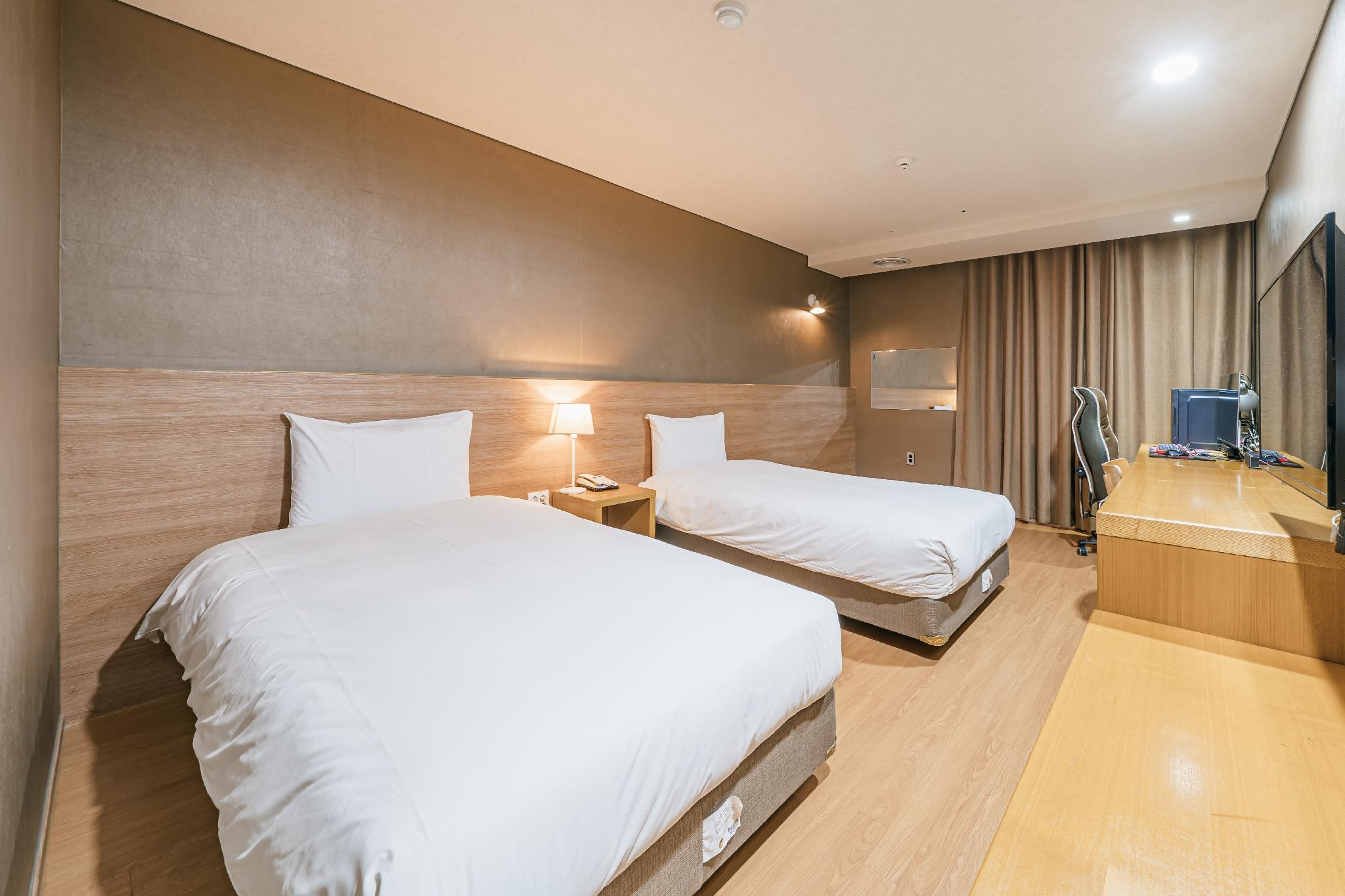 Ace, Standard, Twin Beds