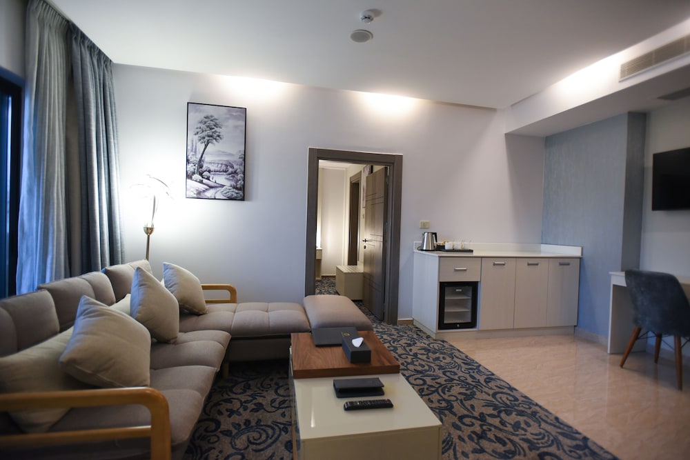 OPAL HOTEL 32/50