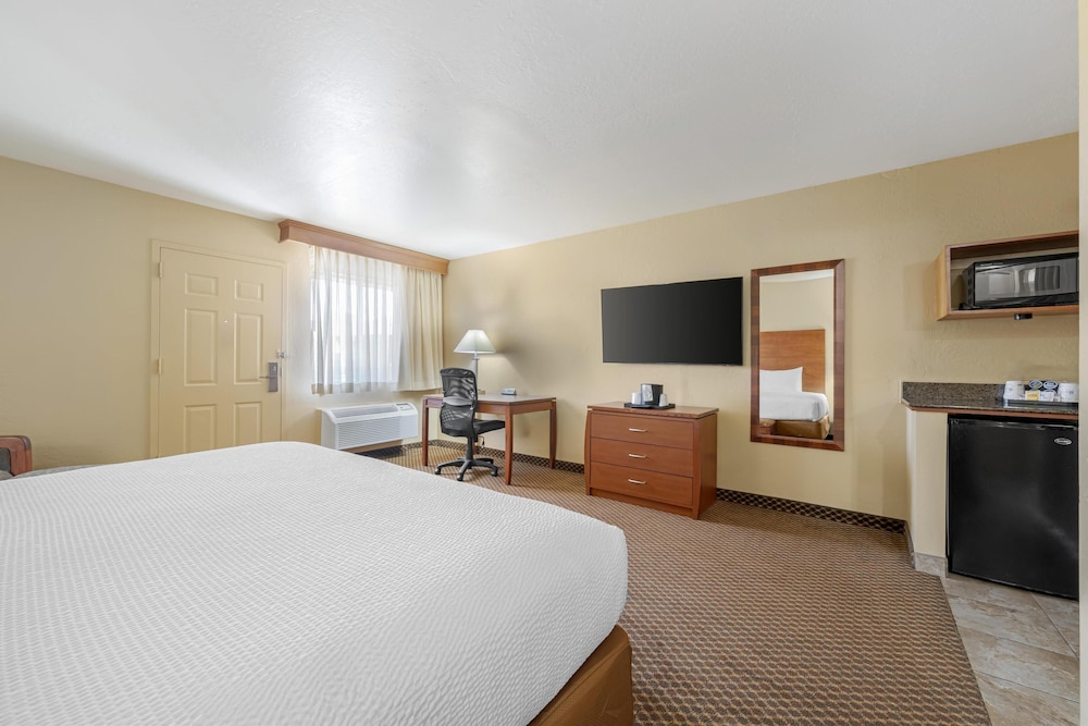 Suite, King Bed, Adult Only, Accessible، Best Western Cottonwood Inn 2/10