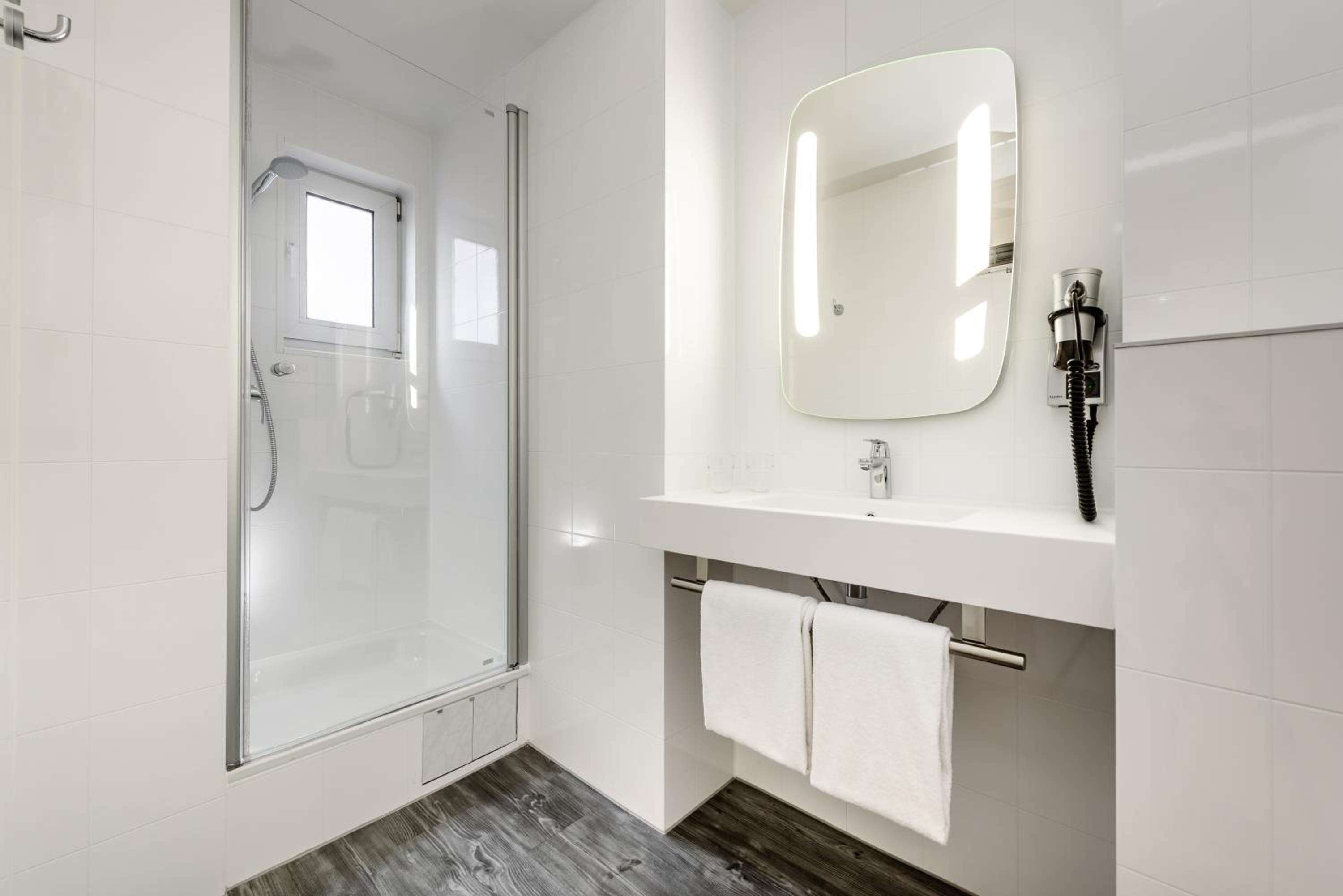 Superior, Double Bed, Riverside, Sofa، Ibis Frankfurt Centrum 8/9