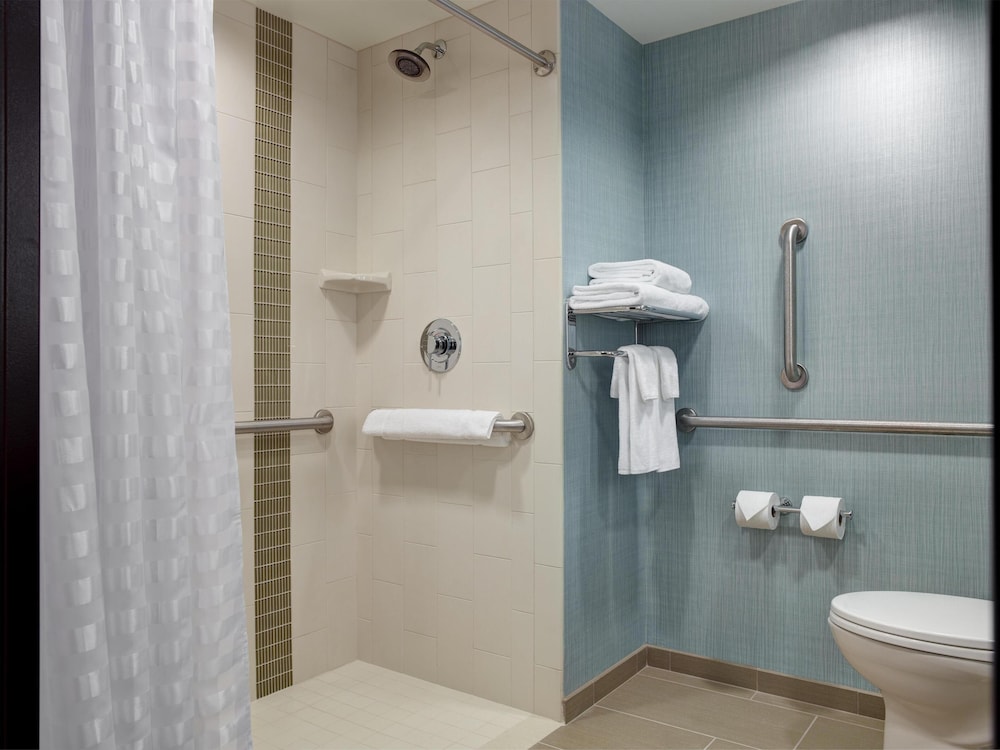 Hyatt Place Arlington/Courthouse Plaza 44/46