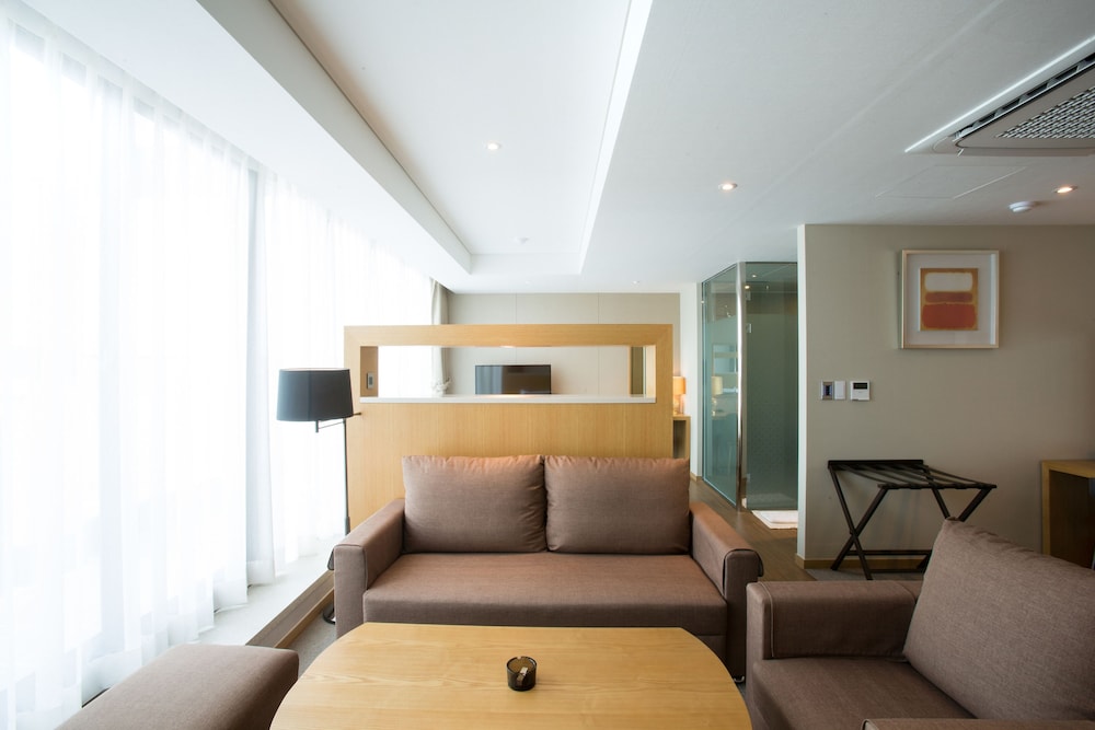 Dong Gyeong Hotel 54/64