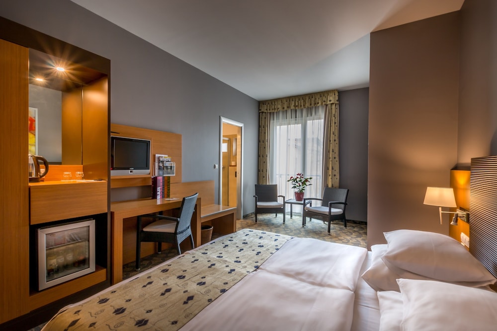 غرفة قياسية بسريرين منفصلين، Museum Hotel Budapest 5/10