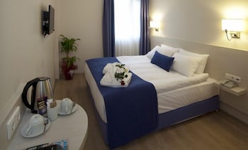 Walk In Hotel 22/44