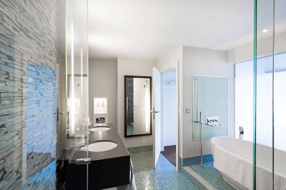 Cliff House Hotel 50/50