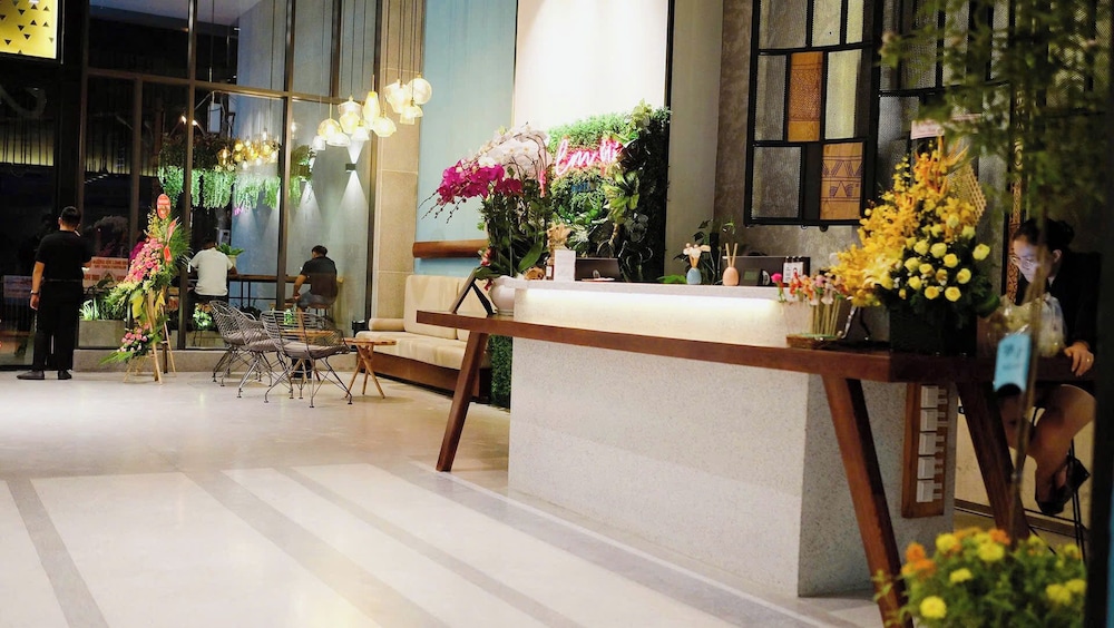 Em Oi Hotel 7/49