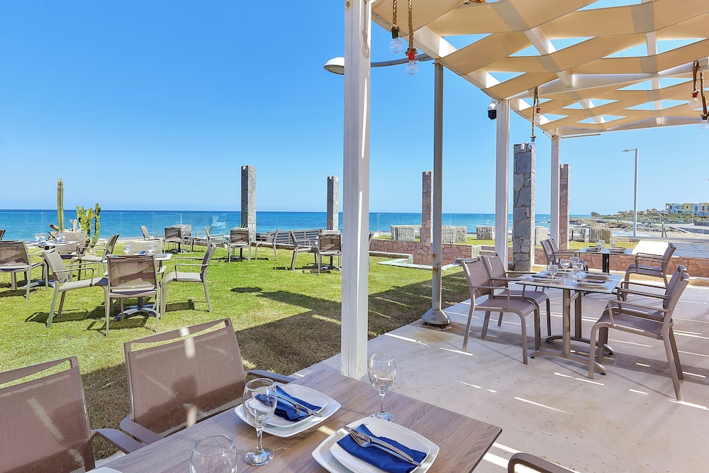 ST. CONSTANTIN SEA HOTEL AND SPA RESORT 35/50