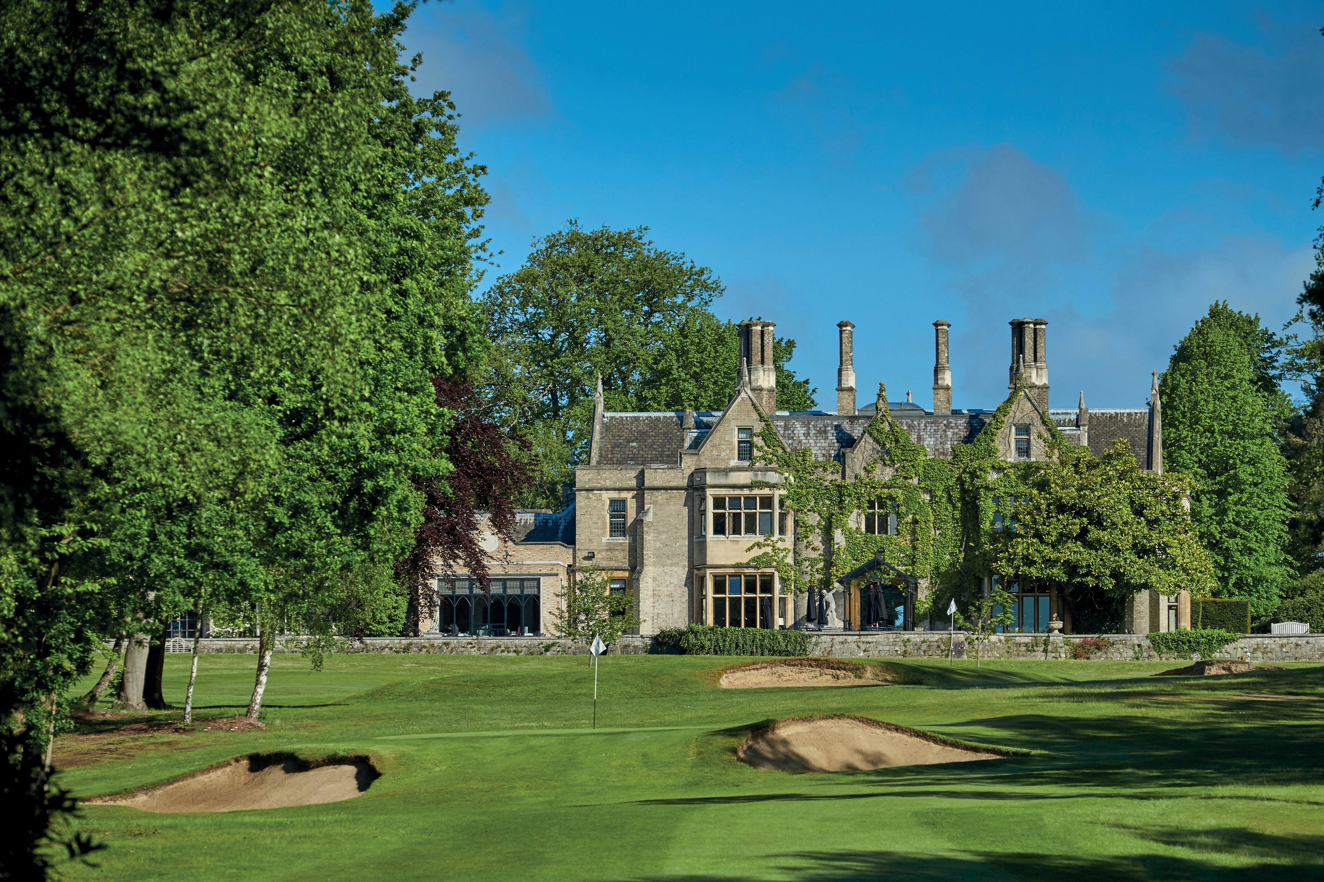 FOXHILLS CLUB AND RESORT WOKING 29/35