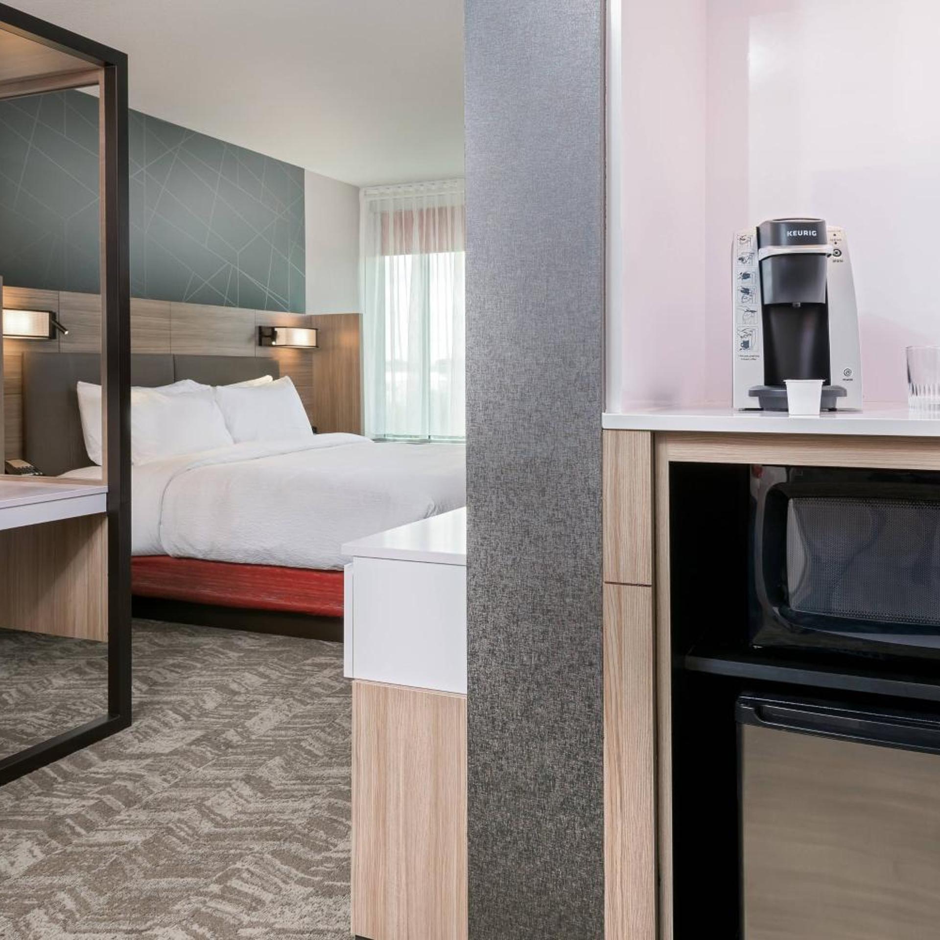 غرفة بسرير كينج مع أريكة، SpringHill Suites by Marriott Lakeland 8/8