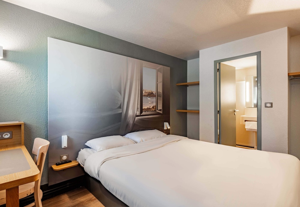 Room at B&B HOTEL Morlaix, SAINT-MARTIN DES CHAMPS