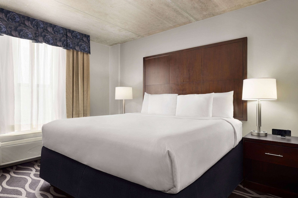 IBAN Dallas Park Central Hotel, Trademark by Wyndham 11/24