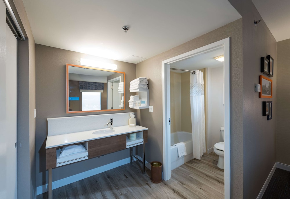 Hampton Inn And Suites Jamestown 17/37
