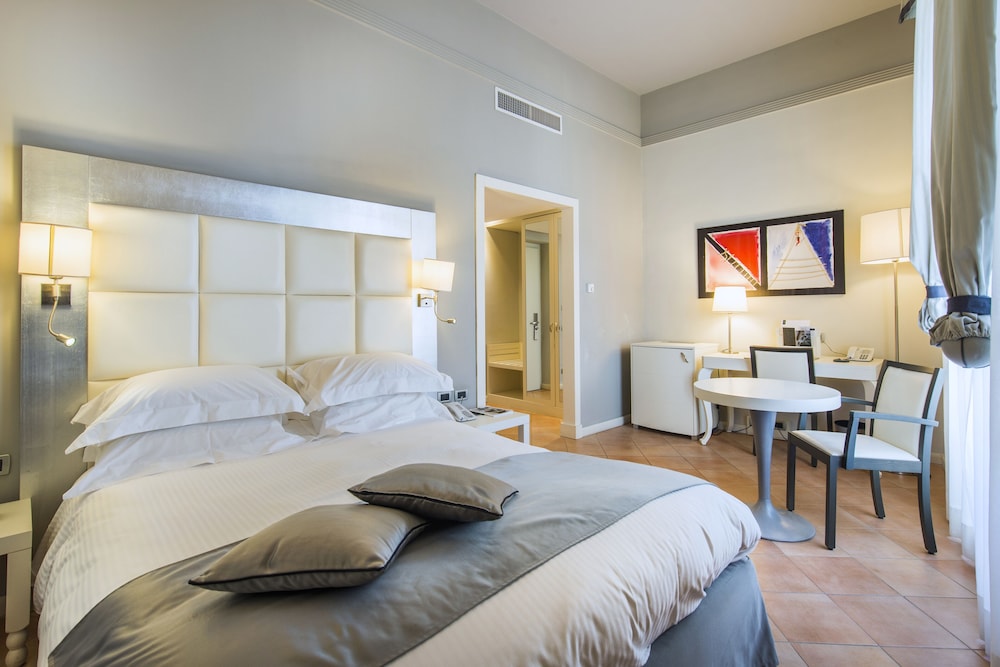 DELUXE, QUEEN BED