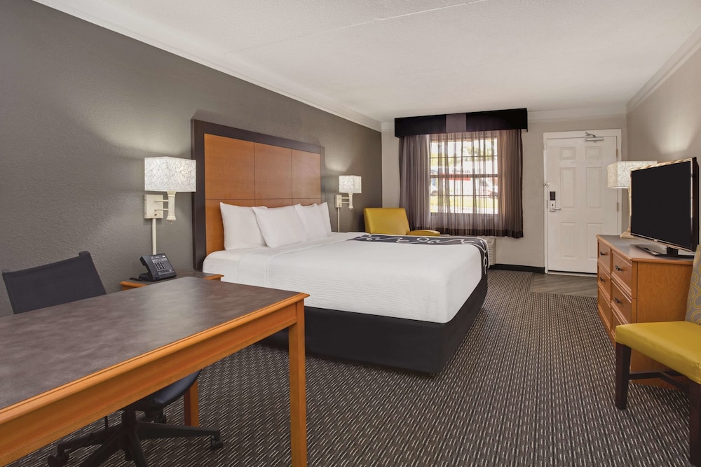 Days Inn by Wyndham Gainesville University I-75 21/37