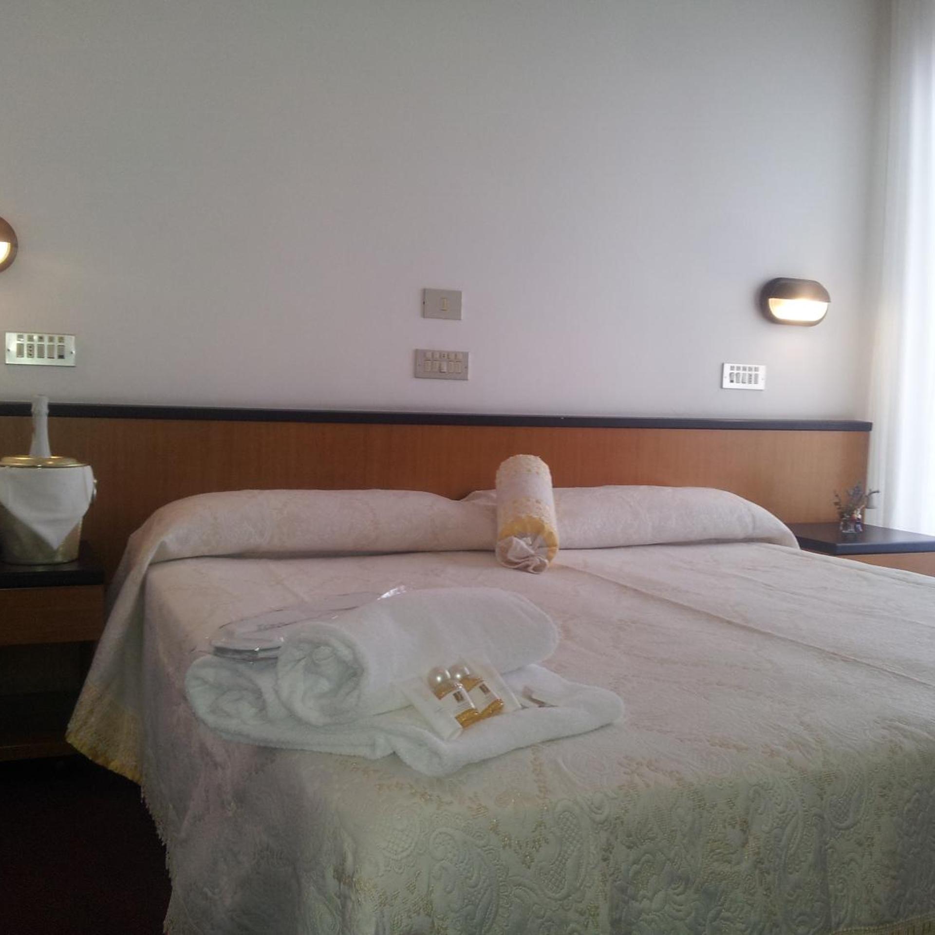 غرفة بسرير مزدوج أو سريرين منفصلين بشرفة، Hotel Montecarlo 2/6