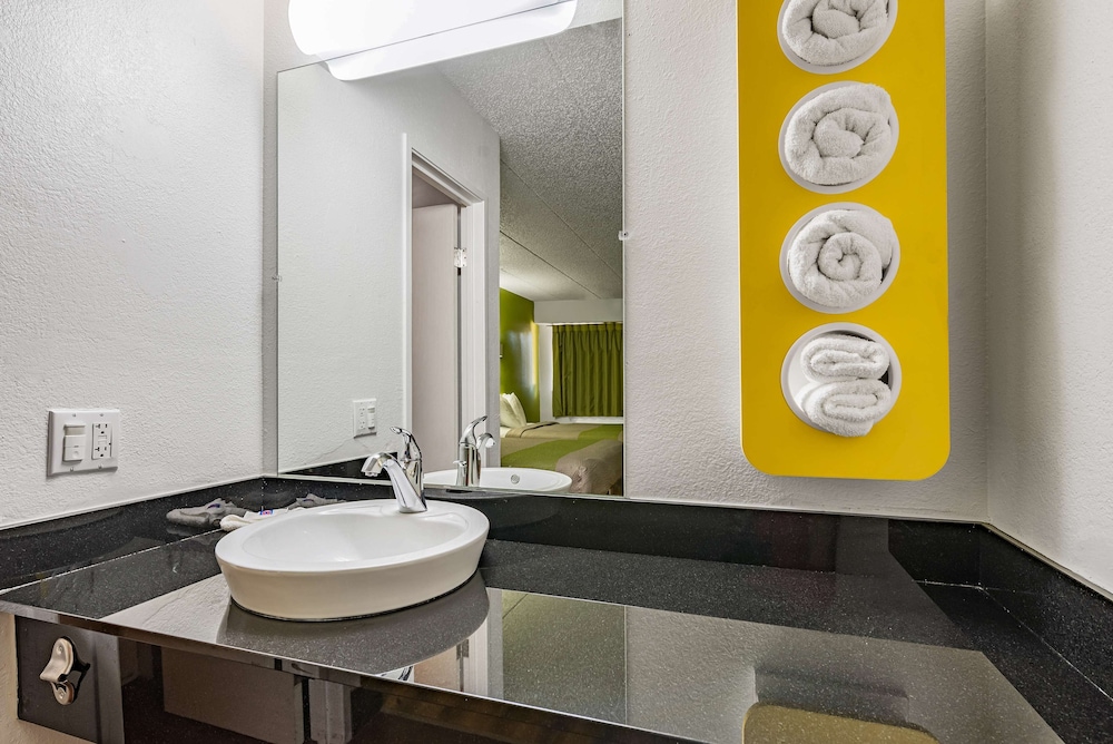 Days Inn by Wyndham Cincinnati I-71 28/28