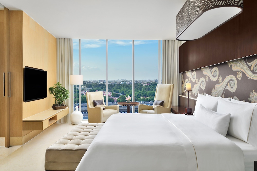 1 Bedroom, Club, Suite, City View