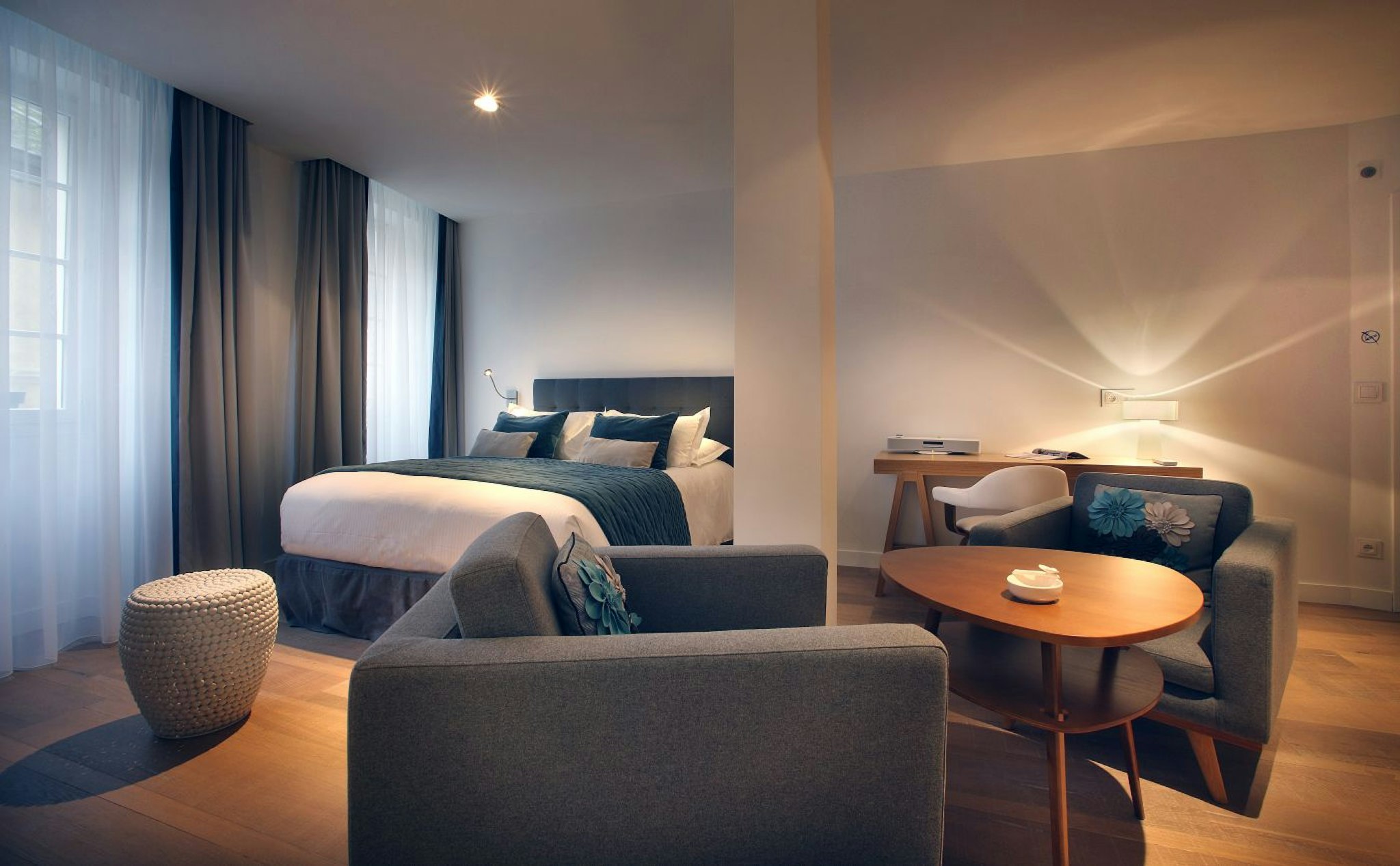 Petit Hotel Confidentiel 7/75