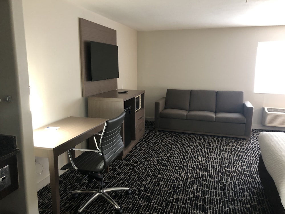 Clarion Pointe Indianapolis Airport 56/64