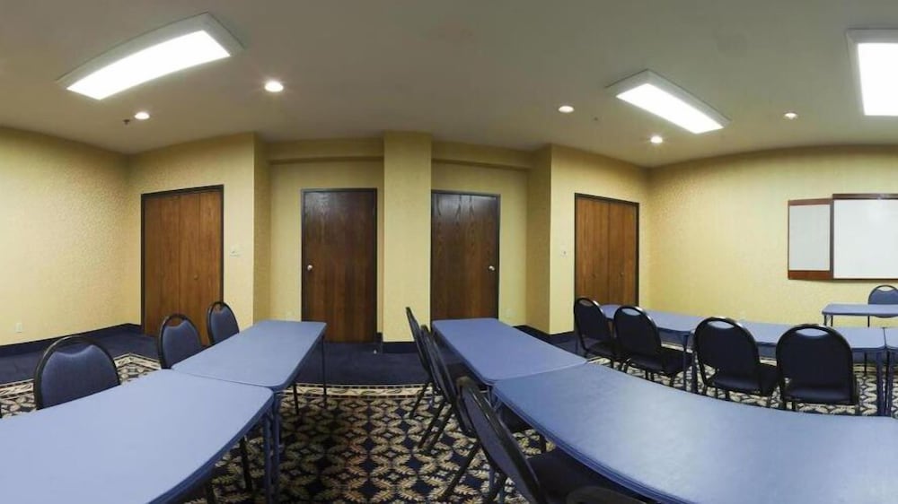 Holiday Inn Express Hotel Suites Mountain Home 54/58
