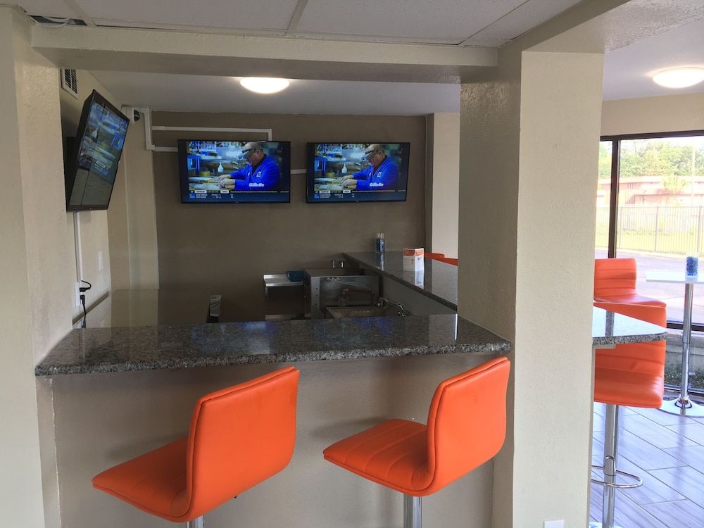 Quality Inn Pensacola, FL 12/36