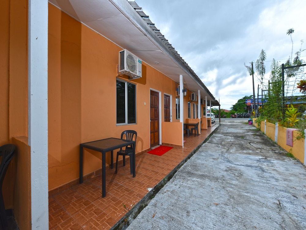 Hotel O Awan Biru Motel 30/33