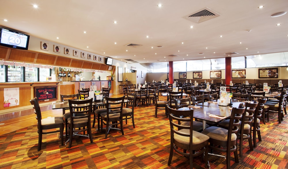 BALACLAVA HOTEL 32/49