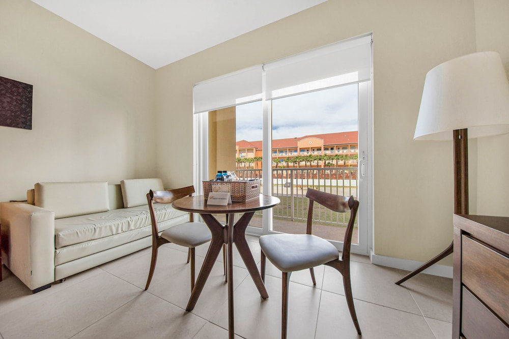 Peninsula Island Resort Spa All Suites 32/66