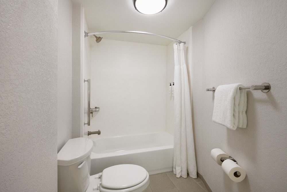 Springhill Suites Newnan 18/20