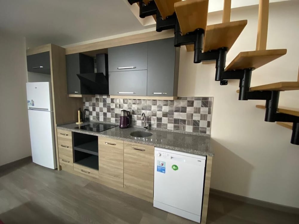Elanis Suites 30/40
