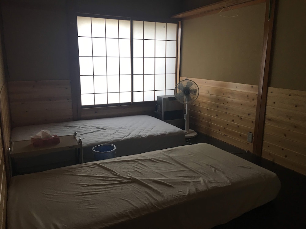 Futago Cabin 9/50