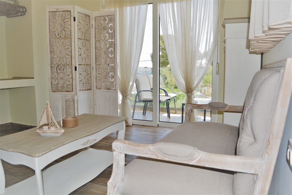 Anelia Boutique Studios And Apartments 25/50
