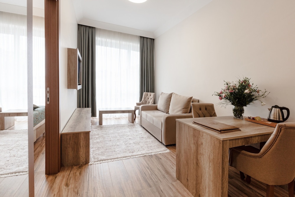 Mari Suites Hotel 48/63