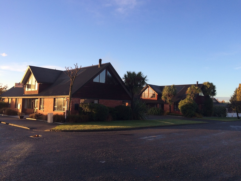 Snow Denn Lodge Hostel 46/48