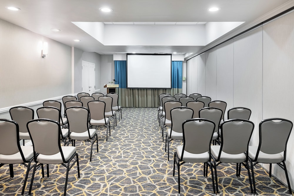 Holiday Inn Ft. Lauderdale-Airport 46/61