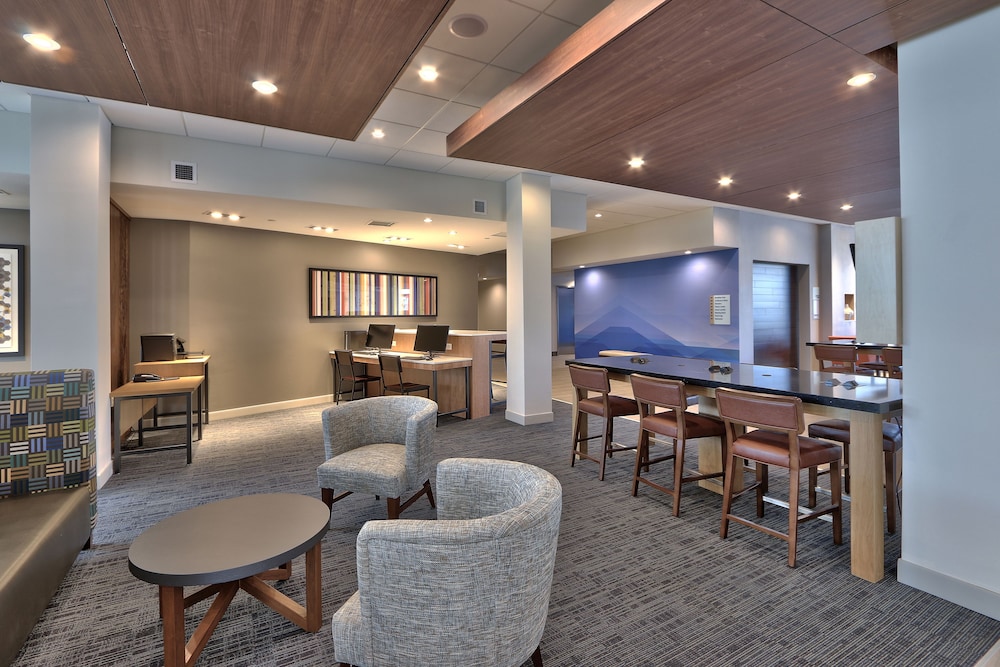 Holiday Inn Express & Suites Roswell 59/68