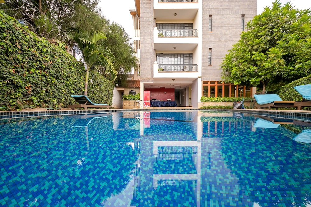 Meltonia Luxury Suites 44/50