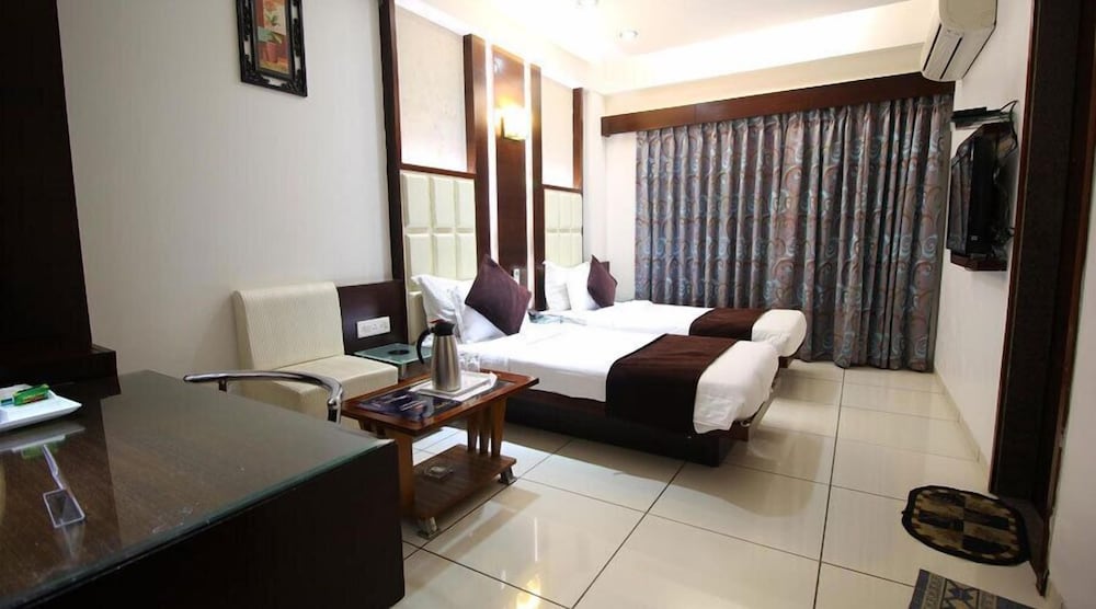HOTEL ATITHI 16/18