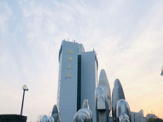 Huzhou Redwood Room Hotel (Taihu Moon Plaza) 9/35