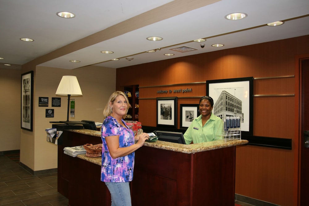 Hampton Inn Suites West Point Ms 22/26