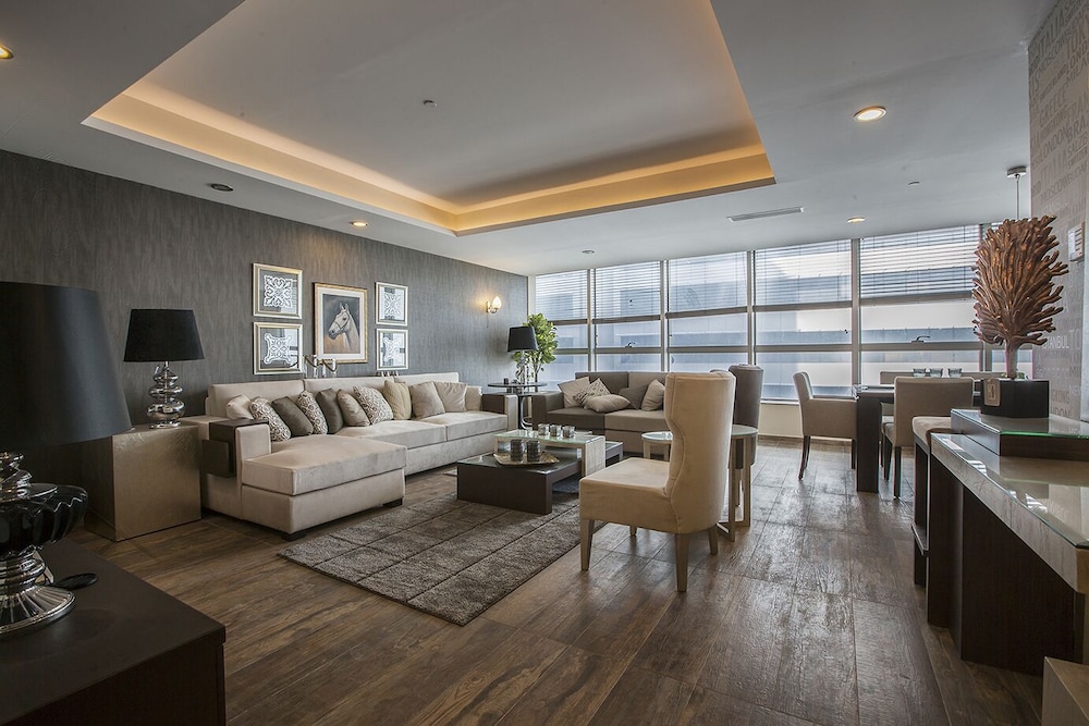 Centaurus Hotel Suites 27/42