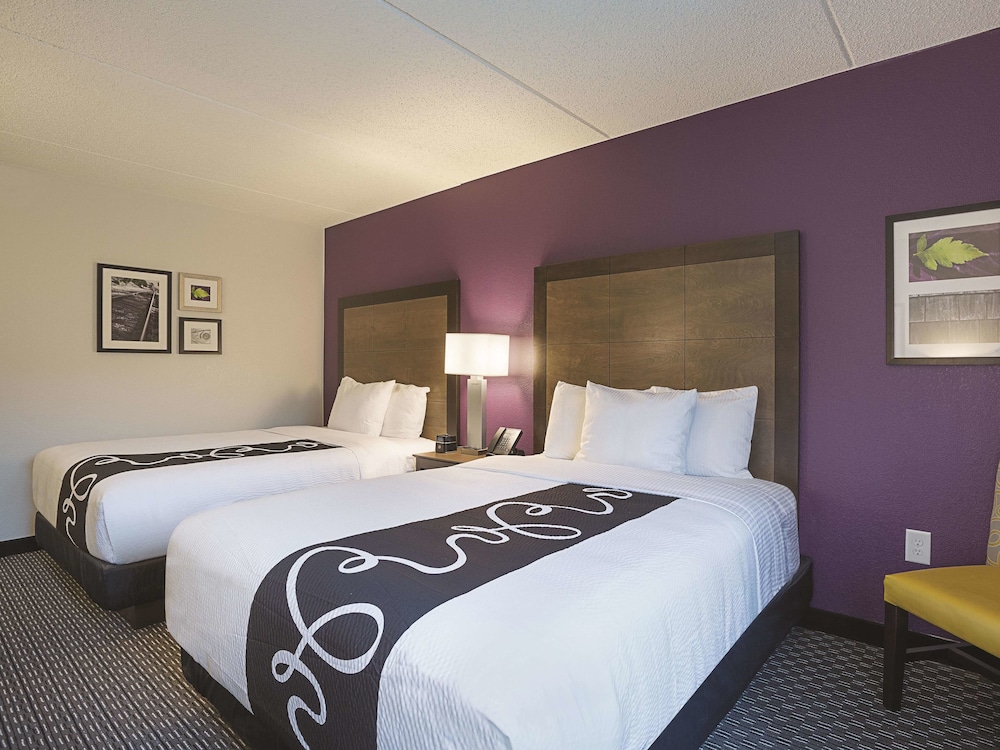 La Quinta Inn & Suites by Wyndham Baltimore BWI Airport 10/52