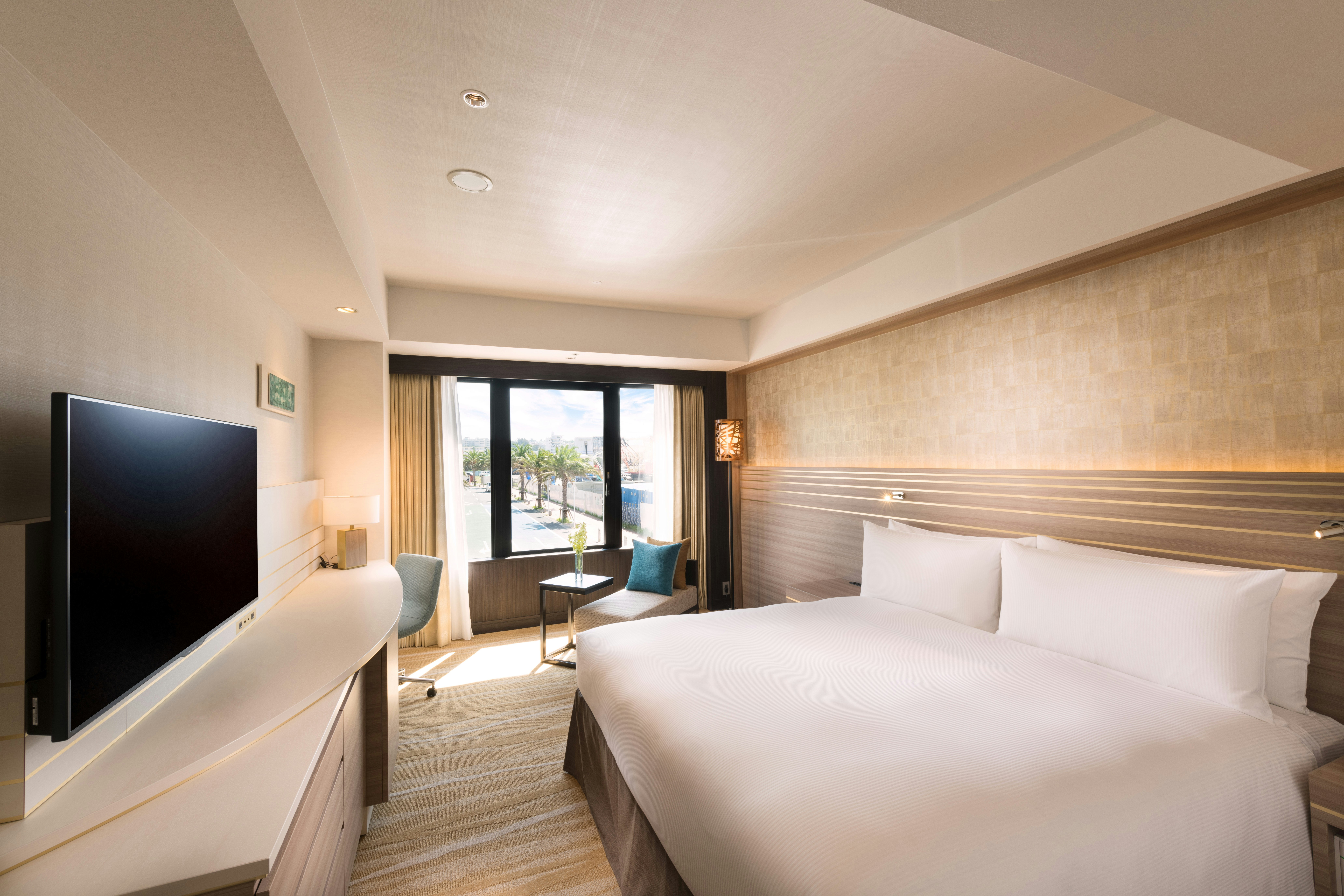 GUEST ROOM, KING BED