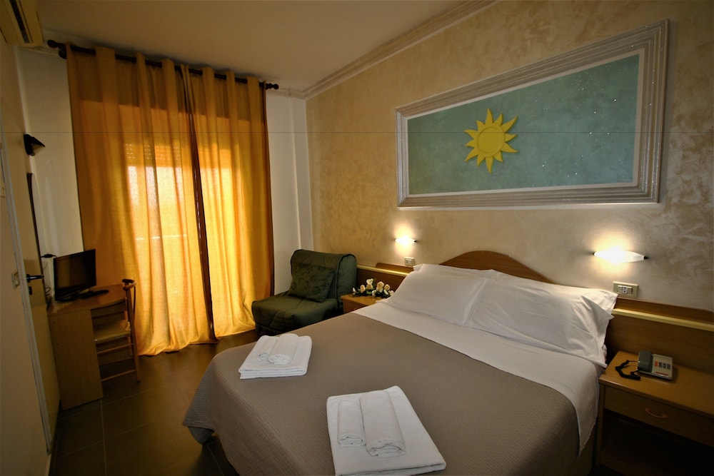Hotel De Amicis 12/53